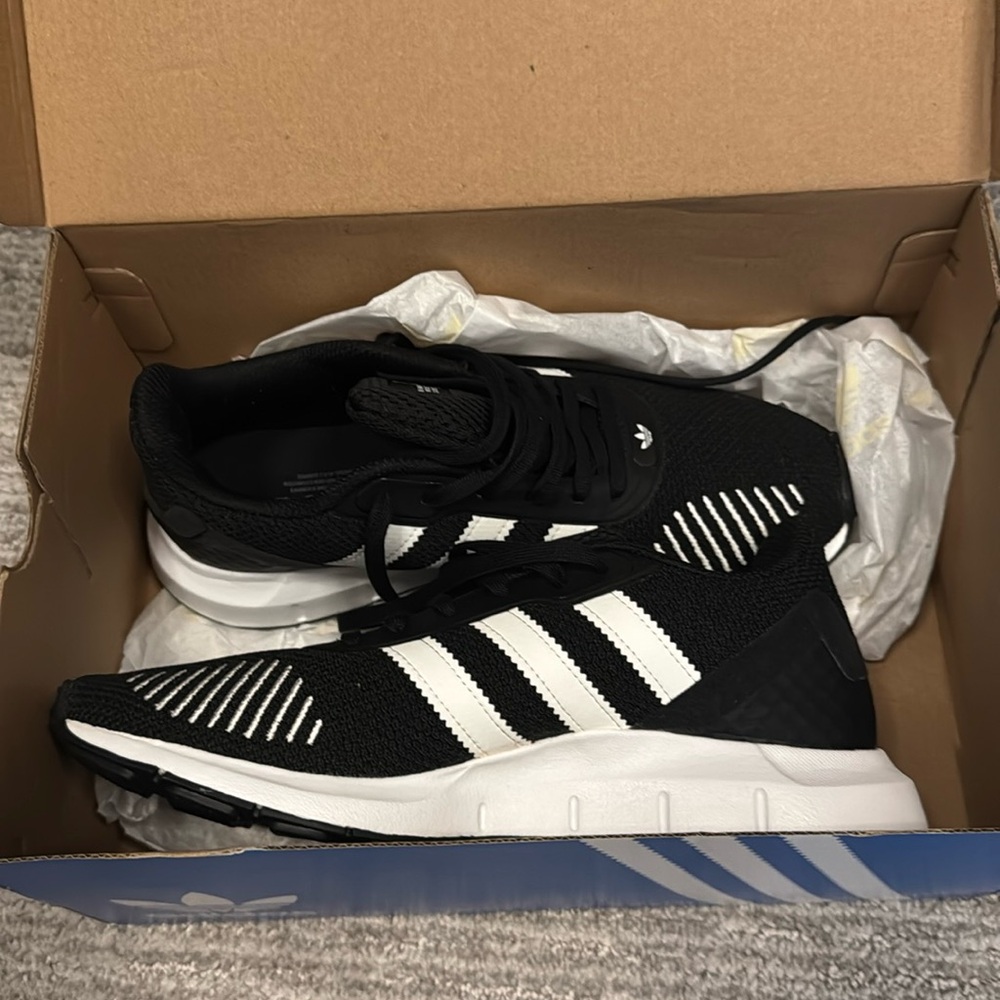 NEW Adidas originals swift run SZ 8